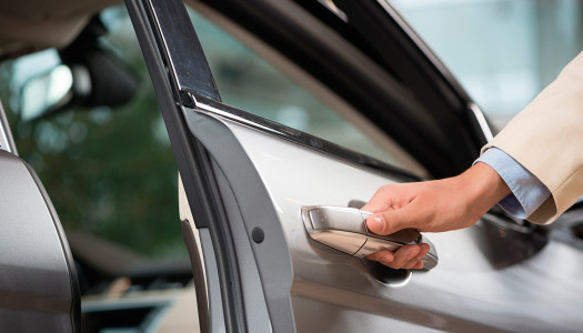 Aprenda como retirar o barulho nas portas e travamento dos vidros elétricos do seu carro