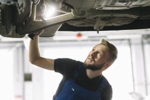 Suspensão do carro: componentes, problemas e dicas