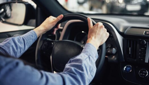 Barulho ao virar o volante: confira as causas